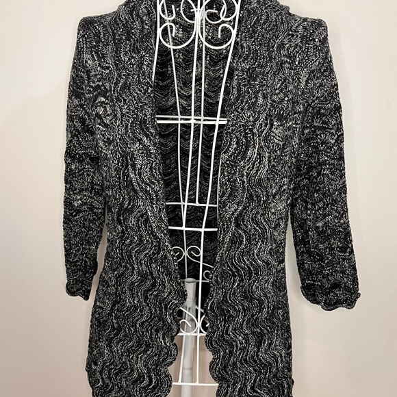 SOLD 1/28 Willi Smith Black & White Open Knit Cardigan - Picture 4 of 12